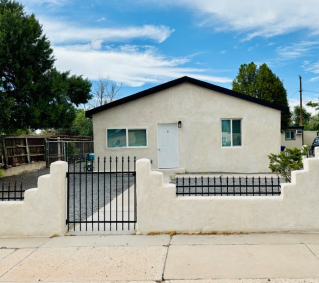 Building Photo - 1325 San Andres Ave NW