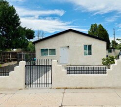 Building Photo - 1325 San Andres Ave NW