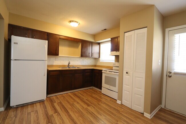 Building Photo - 6629 Ashbrooke Drive