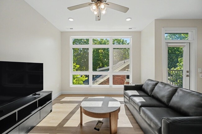 Interior Photo - 512 W Clark St.