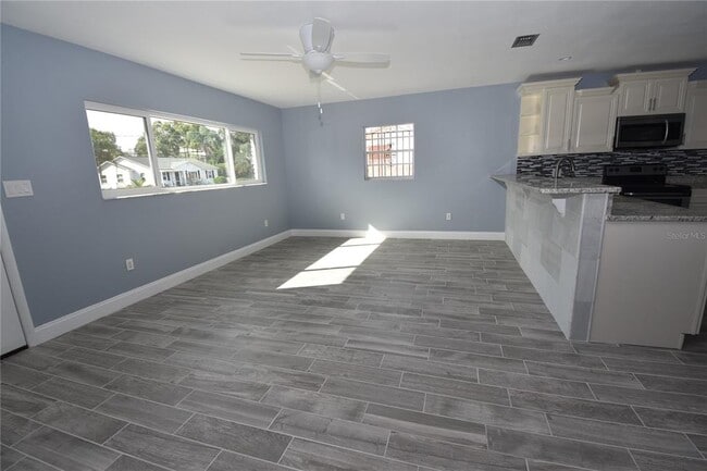 Building Photo - 1107 W Woodlawn Ave