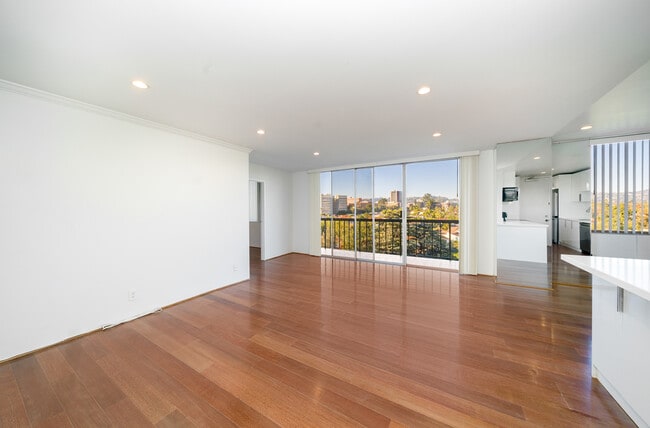 Lving Room - 10747 Wilshire Blvd
