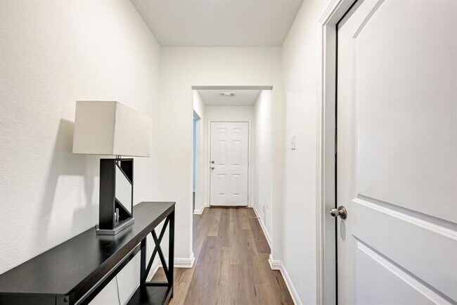 Building Photo - 132 Maywood Ln