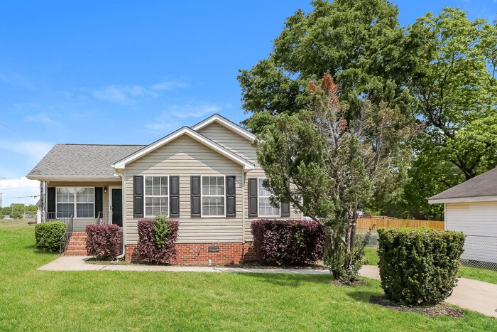Primary Photo - Exceptional Home in West Greenville!