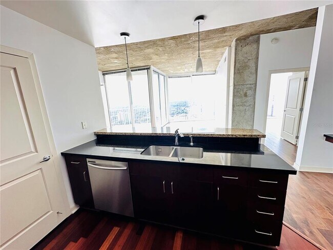 Foto del edificio - 155 S Court Ave