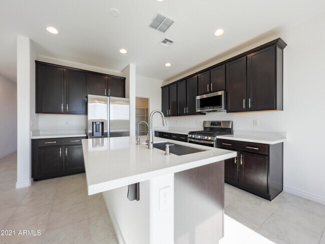Foto del edificio - 7927 W Orange Dr