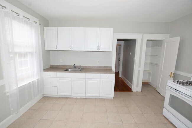 Tons of Natural Light - 511 Winchester Ave Apartments