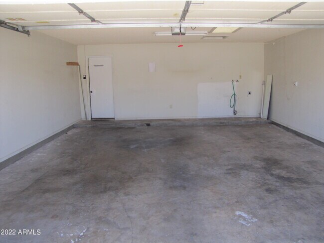 Building Photo - 265 Duchess Dr