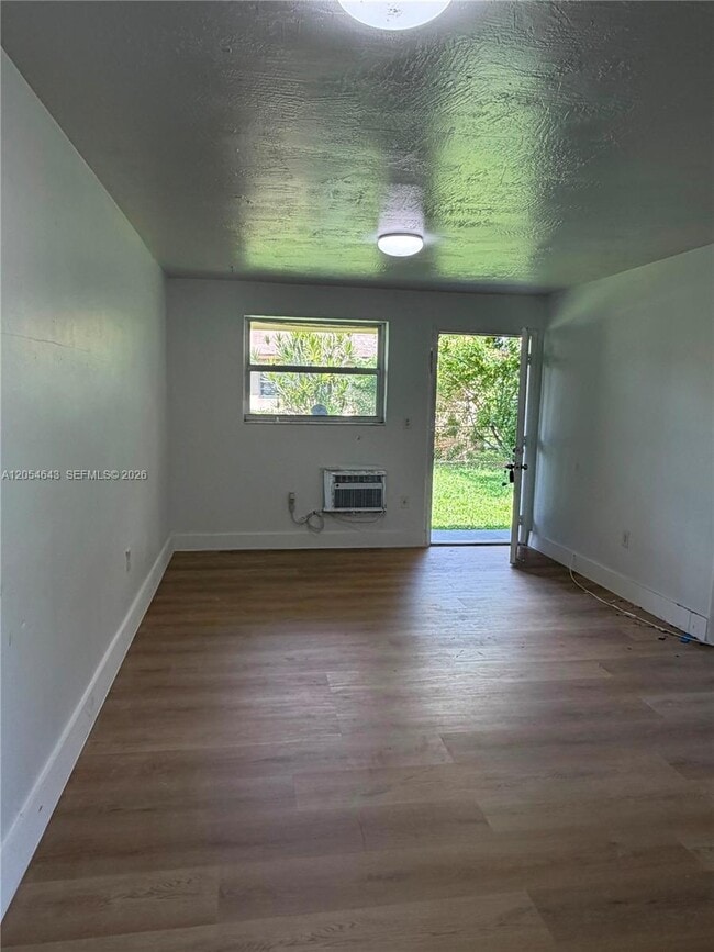 Foto del edificio - 1465 W 28th St