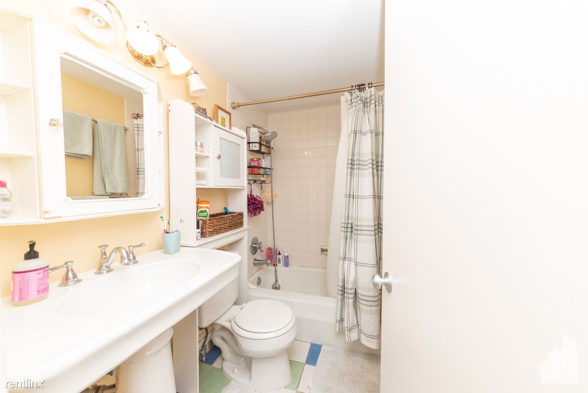 Primary Photo - 3 br, 2.5 bath Townhome - 429 W Grant Pl A...