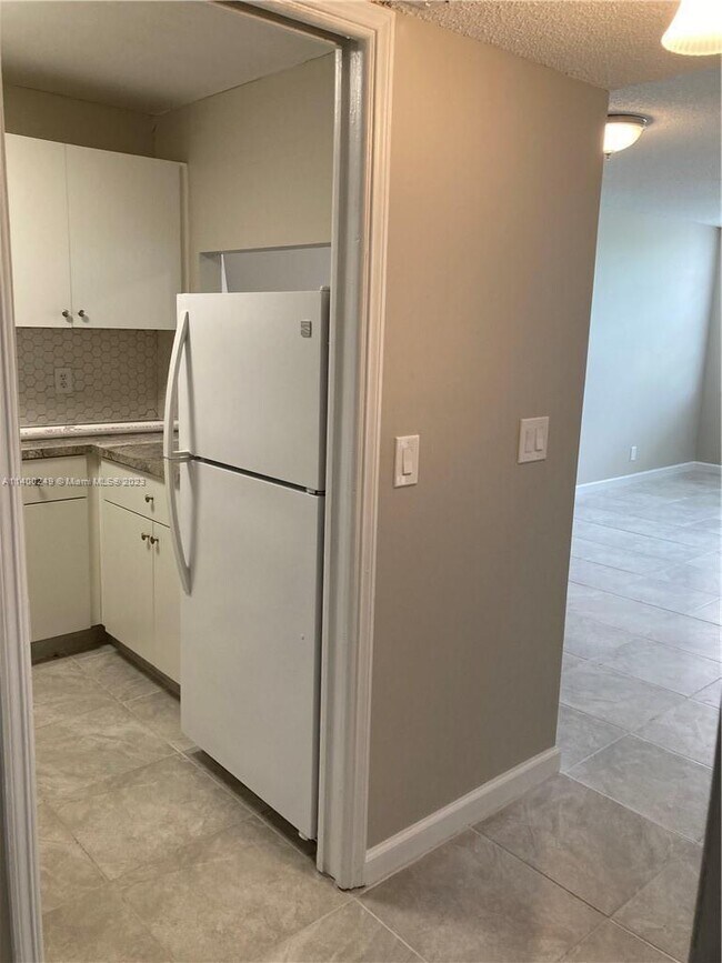 Foto del edificio - 9441 Live Oak Pl