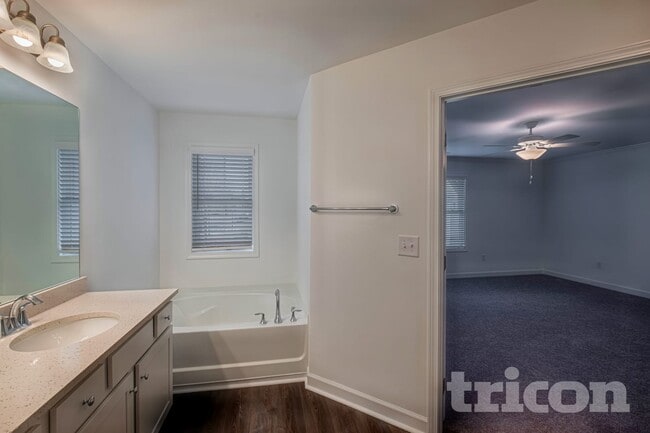 Interior Photo - Tricon East Ridge