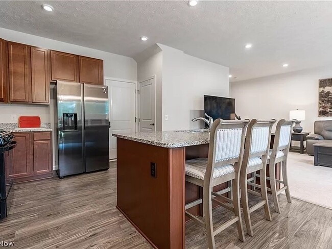 Large center island/breakfast bar area - 3383 Jackson Park Dr NW