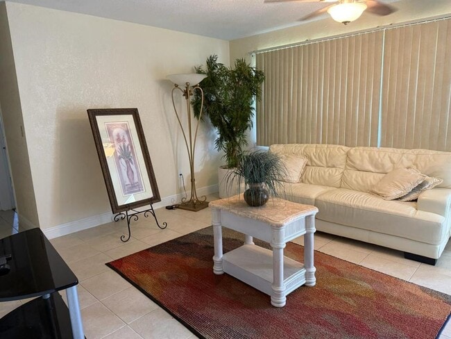 Foto del edificio - 5839 NW 16th St