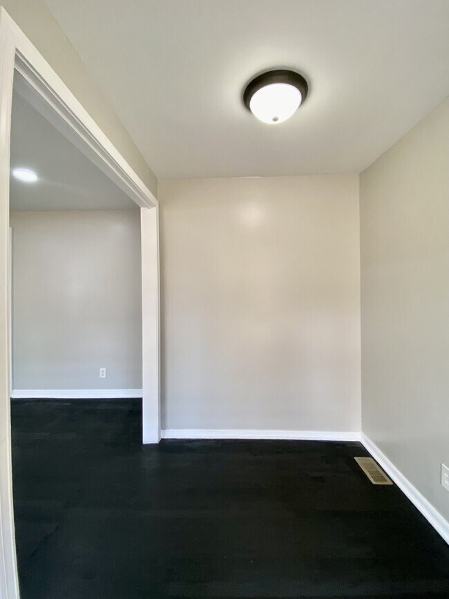 Foto del edificio - "Charming 3-Bedroom Rental with Hardwood Floors in Florence, AL - A Must-See!"