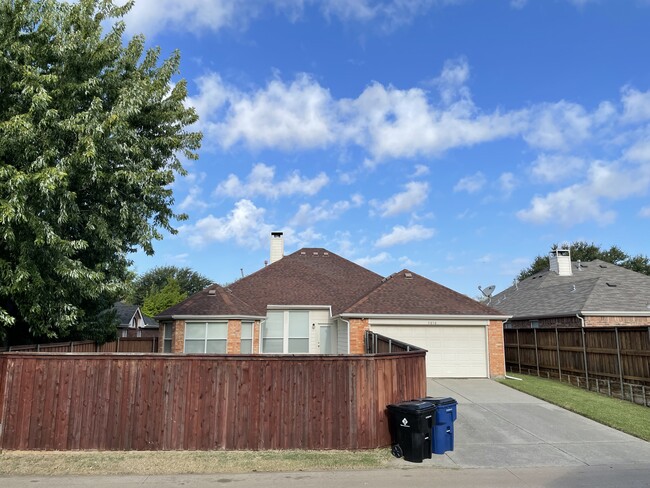 Building Photo - 3810 Fairfield Pl
