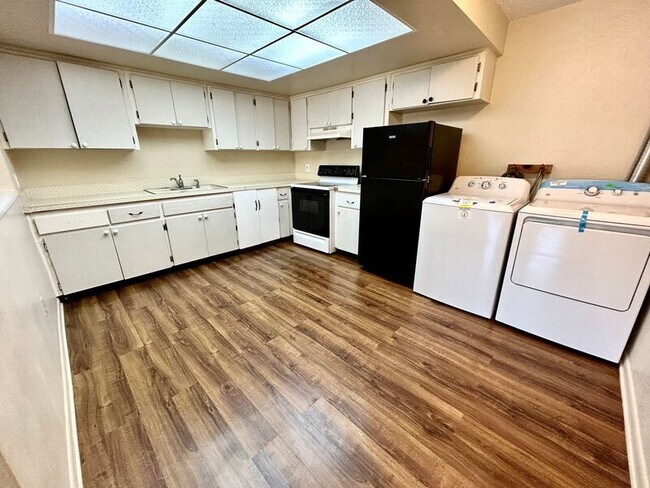 Foto del edificio - 2648 South Dr