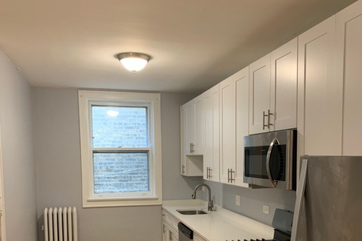 Primary Photo - 3035 N Karlov Ave