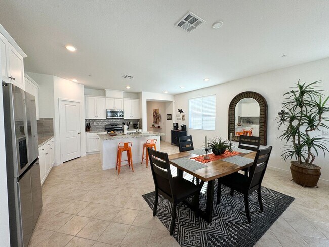 Foto del edificio - AVAILABLE NOW!! 3 Bedroom 2 Bathroom UNFUR...