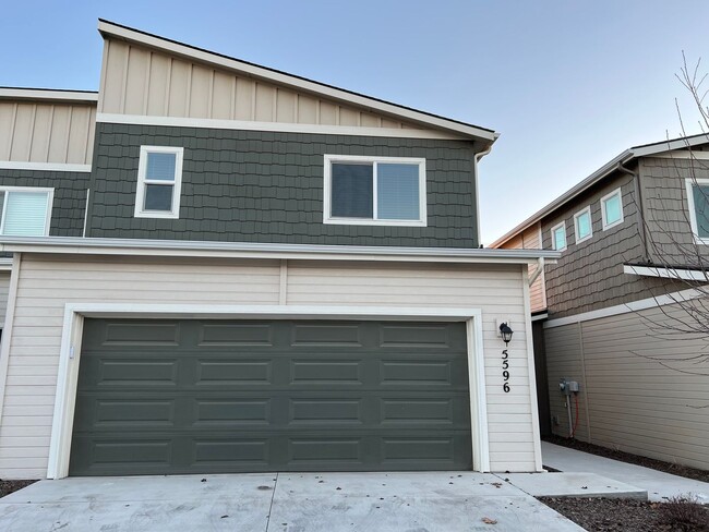 Foto del edificio - Townhome in Nampa close to CWI