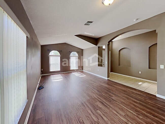 Building Photo - 22611 Roderick Dr