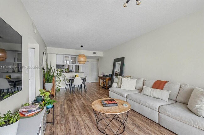 Foto del edificio - 275 NE 18th St