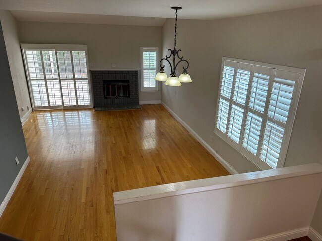 Foto del edificio - NORTH SAN JOSE - Updated two story home wi...