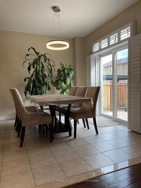 Photo du bâtiment - 7 Campwood Cres