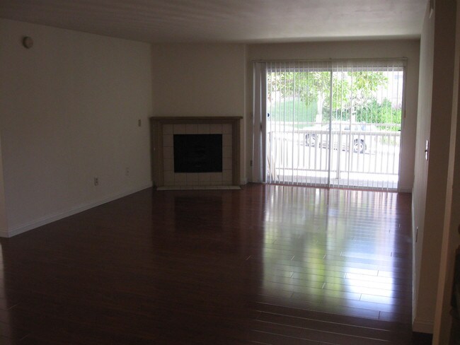 Building Photo - 1327 S Westgate Ave