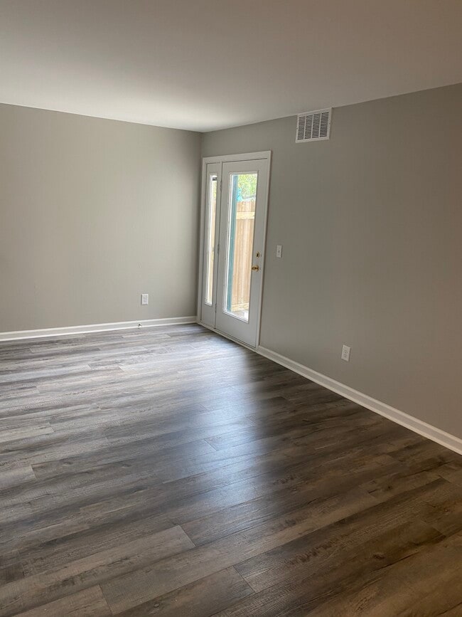 Livingroom photo 3 - 1085 Merrimar Cir N