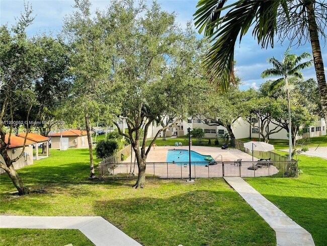 Foto del edificio - 6175 NW 186th St