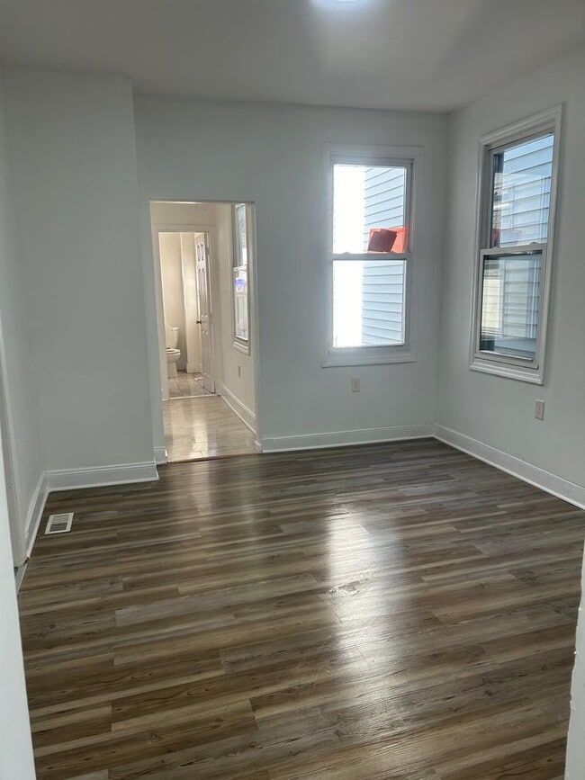 Building Photo - 52 2nd St