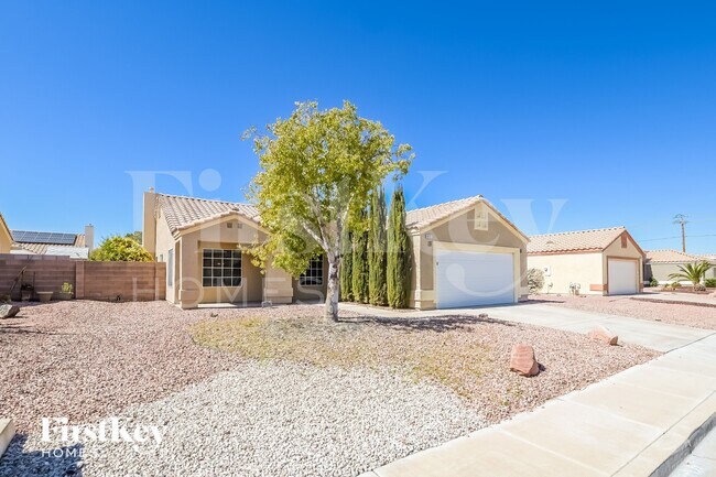 Foto del edificio - 811 Mesa Pine Ct