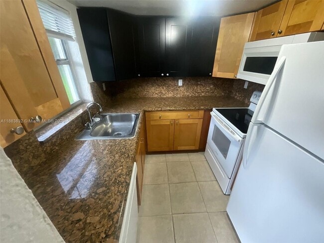 Foto del edificio - 3090 Coral Springs Dr