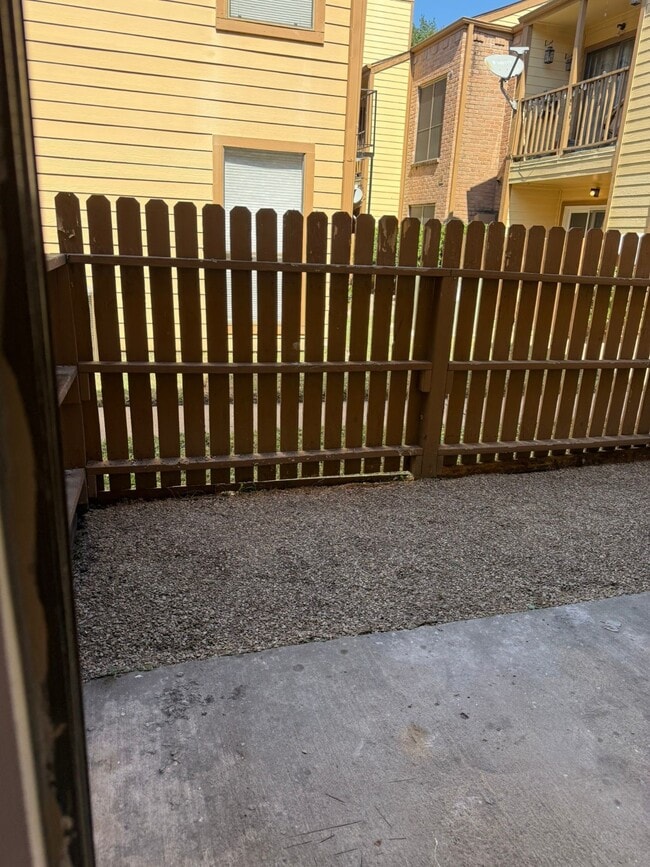 Foto del edificio - 16111 Aspenglenn Dr