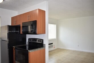 Building Photo - 932 Moffett St