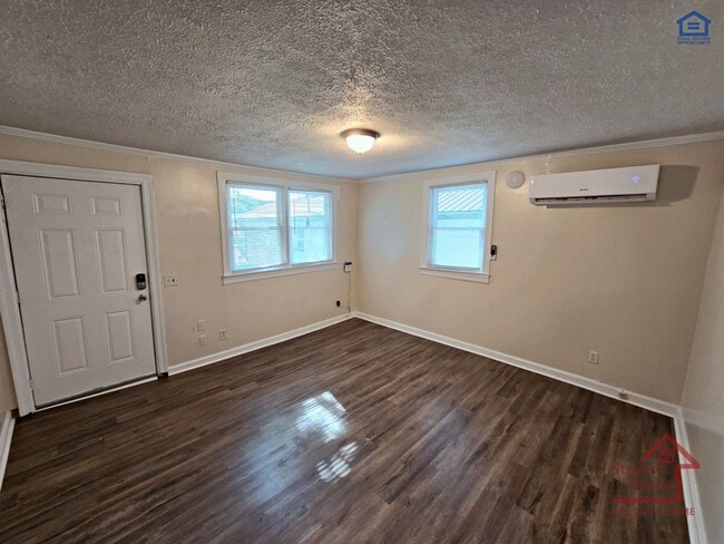 Building Photo - 1502 N Dixie Ave