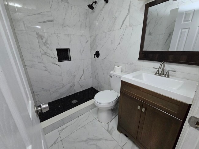 Building Photo - 1021 SW 32nd Ct