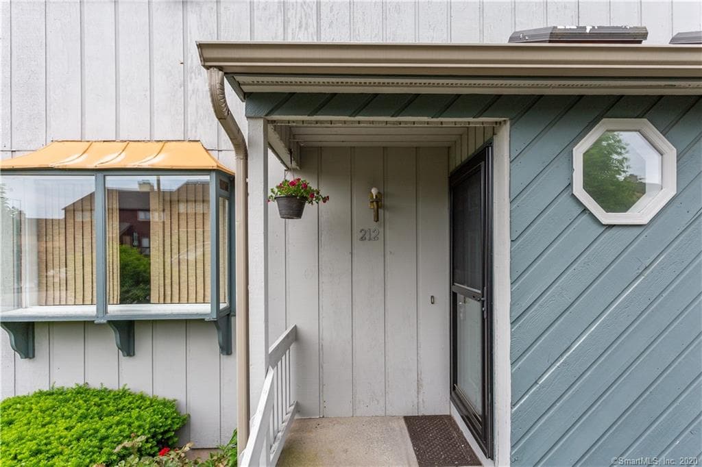 212 Skyview Dr Unit 212, Cromwell, CT 06416 Condo for Rent in