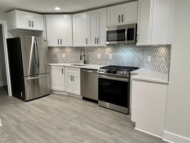 Kitchen - 731 Girard St NW