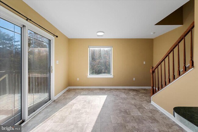 Foto del edificio - 400 Emily Ln