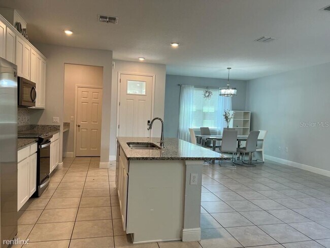 Building Photo - 3 br, 2.5 bath Townhome - 9760 Amber Chest...