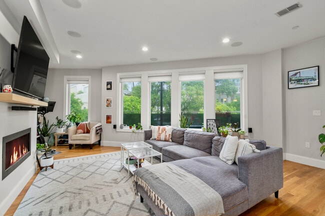 Foto del edificio - 275 Old Colony Ave