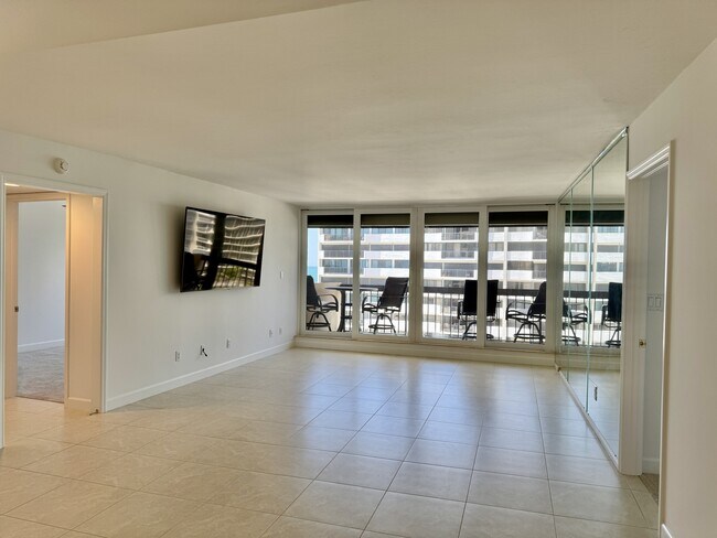 Building Photo - 4001 Gulf Shore Blvd N