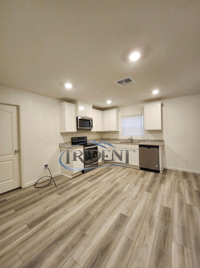 Building Photo - NEWER SOLAR HOME! This is a 3 bedroom, 2 bath house