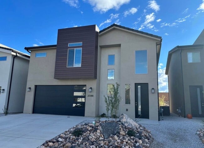 Building Photo - 2346 E Luciano Ln