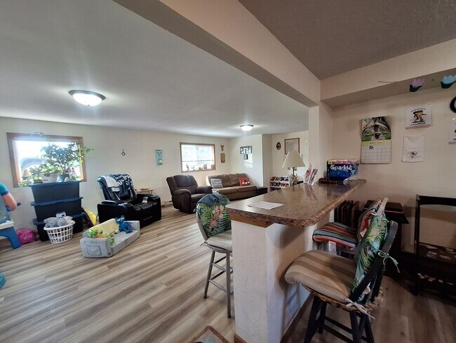 Foto del edificio - Spacious 2 Bedroom - AVAILABLE SEPTEMBER!