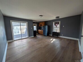 Building Photo - 205-11 110th Ave