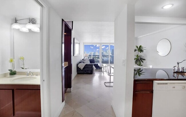 Foto del edificio - 1717 N Bayshore Dr