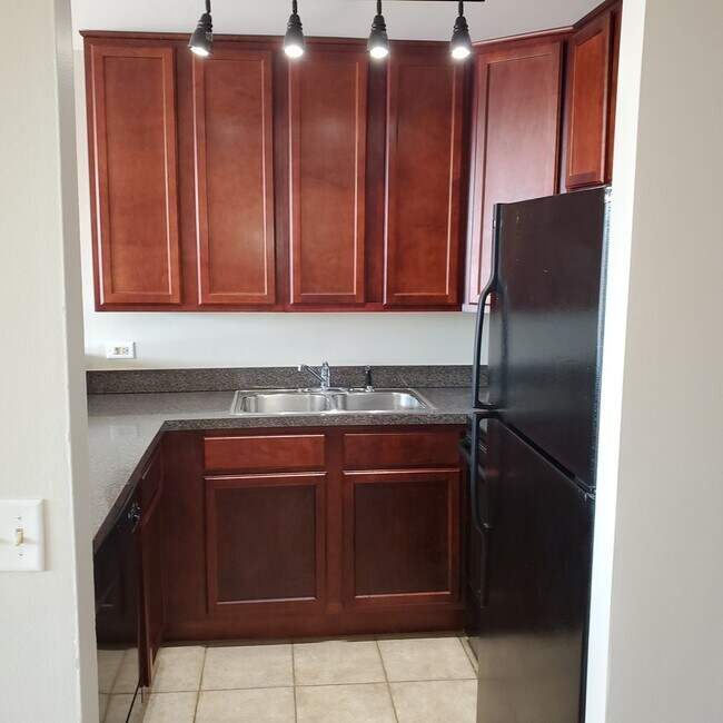Building Photo - 5950 Oakwood Dr